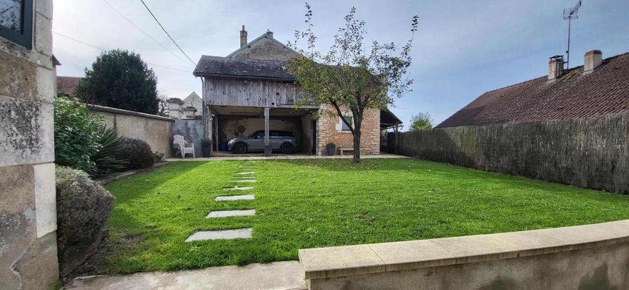 Le Gite Des Jardins Entrains-sur-Nohain Eksteriør billede